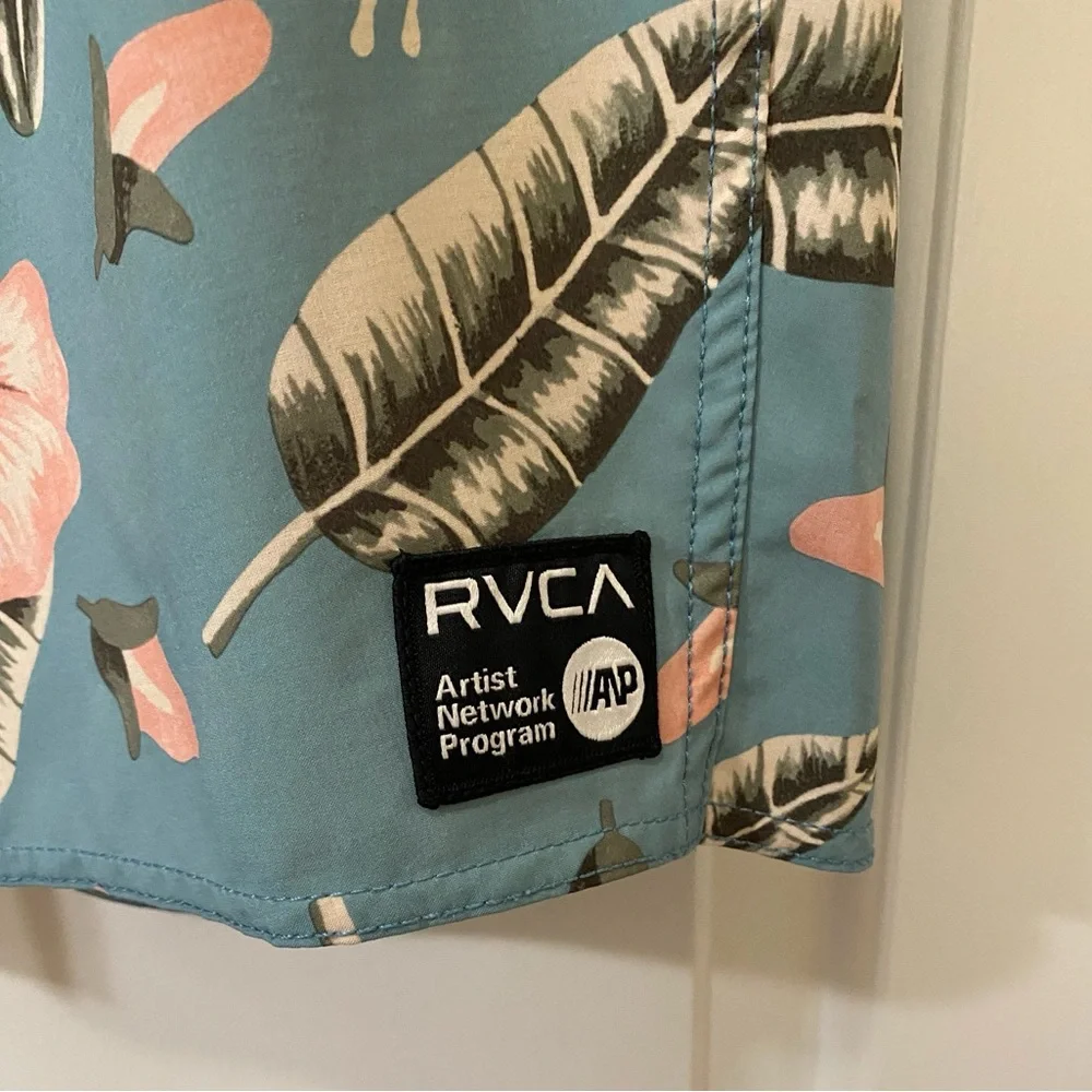 🎈RVCA Blue Patterned Board Shorts